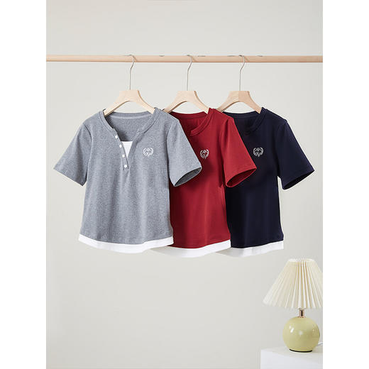 【专属特价】熙世界2025夏季新款撞色V领假两件T恤女短袖独特显瘦修身短款上衣 商品图3