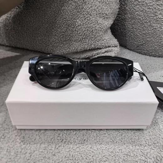 Sporty & Rich - Kaia Sunglasses - Black/Black Black - 女装 - 墨镜 - 黑色/黑色 商品图0