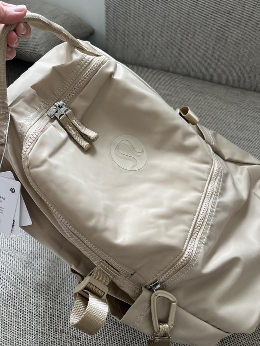 点此购买 lulu露露男女款短途旅行双肩包 sz 313748 商品图14