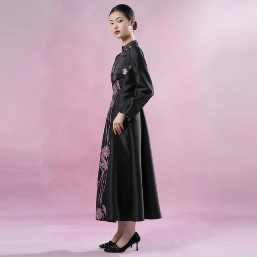 吉祥衣家春季2025新款国风桑蚕丝浮香绕曲荷花轻奢高定连衣裙 商品图2