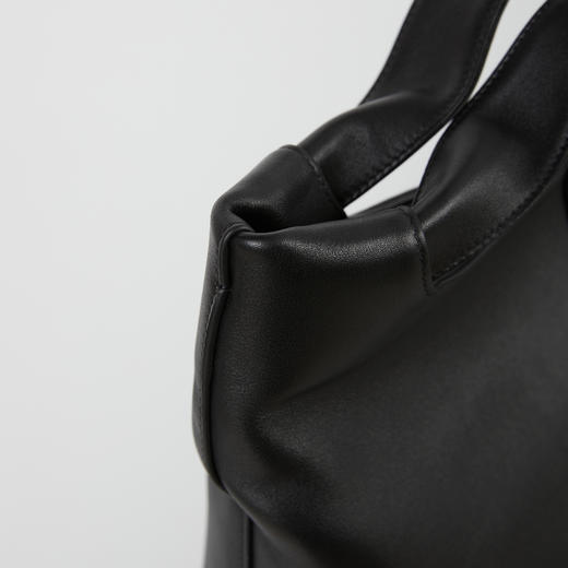 ROMI STUDIO“极简主义”全粒面头层牛皮拼羊皮手提包 RW24LP30905 商品图4