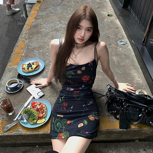 西遇碎花吊带连衣裙女夏季新款黑色法式收腰旅游度假风裙子SS150339/SS150340 商品图0