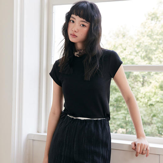 【天丝羊毛醋酸】2025新款天丝羊毛短袖t恤女圆领设计感修身连袖纯色舒适上衣 商品图1