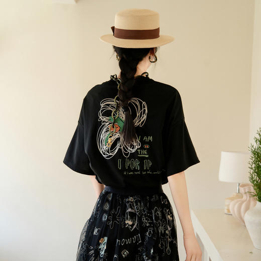 谜底刺绣T恤短袖女2025夏新款圆领宽松后背抽象绣花上衣256MT6021 商品图2