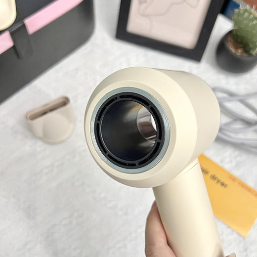 【dysensong22戴森】质保一年   100%正品 防伪可查询!!高速负离子 给头发做深度护理  轻盈、小巧、超便携口高颜值 智能温控不伤发不伤头皮 商品图7