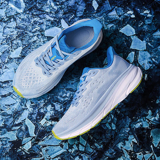 【超模君严选 立体耐磨纹理高能回弹】KAIBA 越野跑鞋 全新柔软MD材质轻量化设计 商品图3