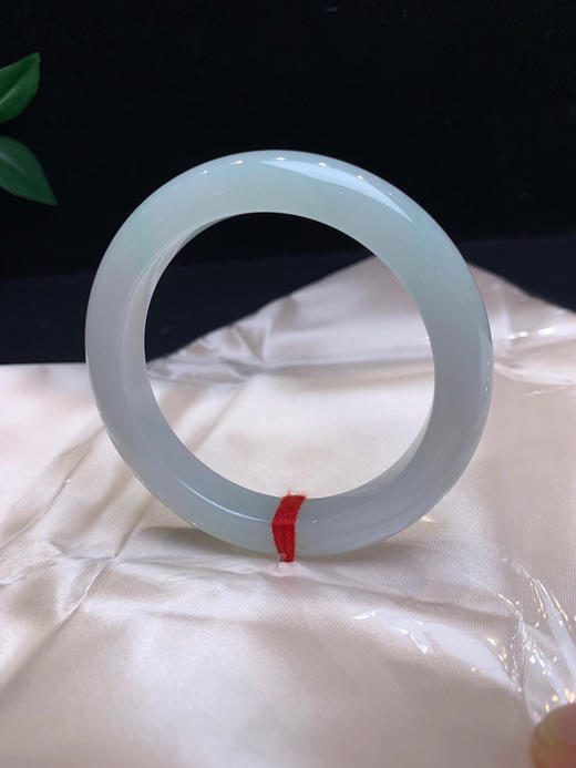 612570，55 浅绿正圈手镯，清新秀气。淡淡的浅绿底色，润润的 冰润清新 商品图1