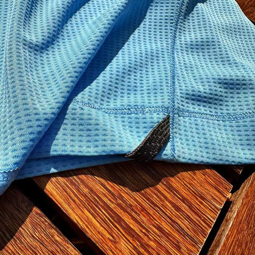 原单正品 Klattermusen攀山鼠 GROA
先知格罗雅2025年全新轻量快干功能短袖

颜色：渡鸦黑Raven丶水鸭蓝Teal Blue丶雪白色Snow
尺寸：S~XL 商品图9