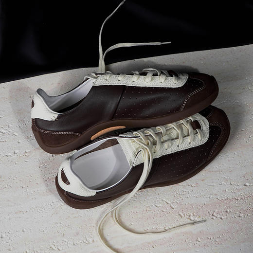 BESSIEIE/贝缌 头层牛羊皮  复古系带芭蕾小白鞋休闲轻薄运动德训鞋百搭 商品图3