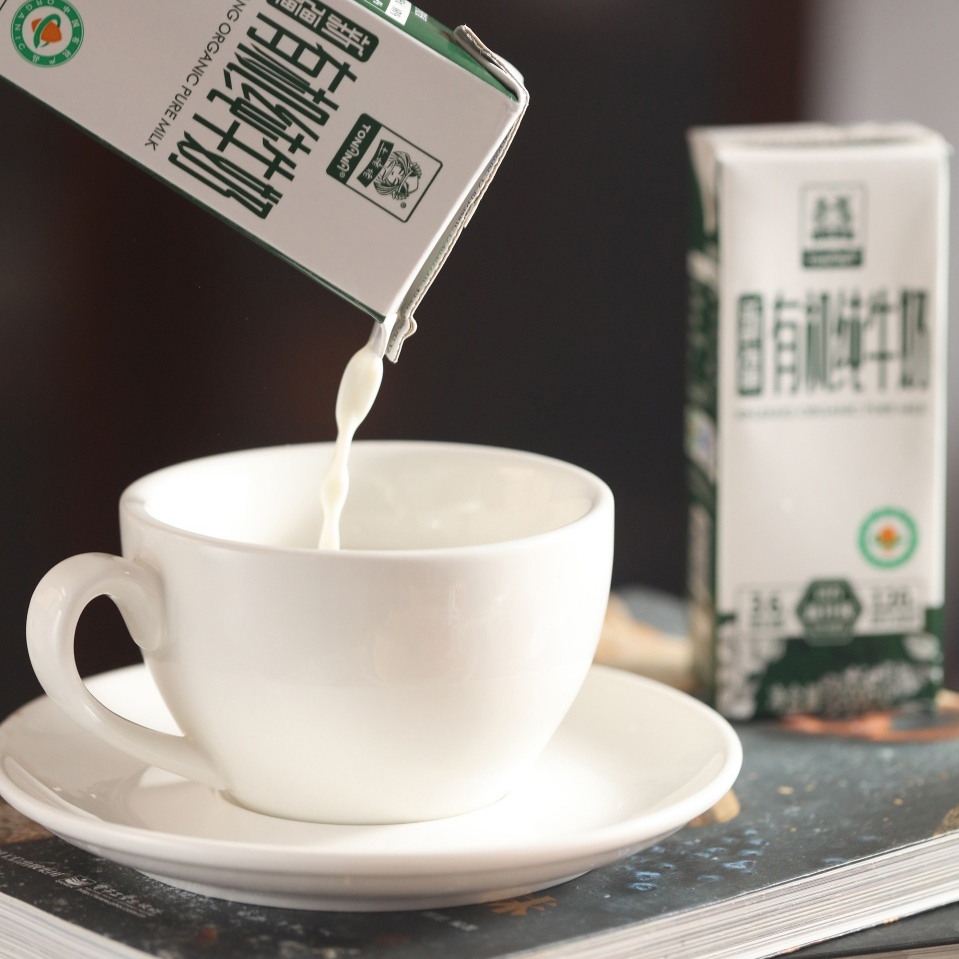 新疆有机纯牛奶，✅学生奶  奶源基地认证  ✅每100g生牛乳含120mg钙和3.6g蛋白远超国标欧盟标准