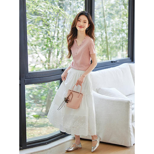 【专属特价】熙世界设计感V领T恤女短袖2025夏季新款气质肌理针织体恤粉色上衣 商品图4