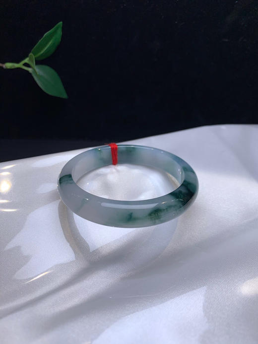 612561，54 冰飘花手镯，满圈均匀干净  油油的，特别秀气有特色，有微纹，不影响 商品图4