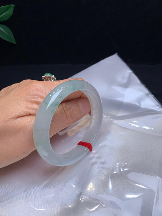 612569，54 冰底飘花贵妃。整条冰透。底妆均匀干净，一半带淡雅的蓝花 商品图5