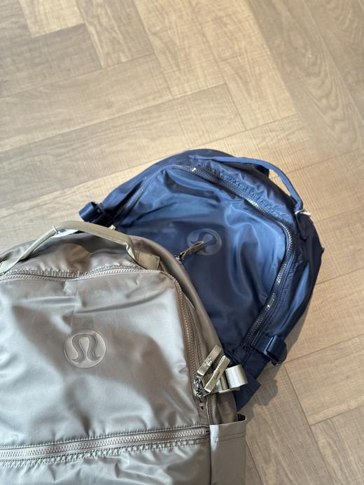 点此购买 lulu露露男女款短途旅行双肩包 sz 313748 商品图11