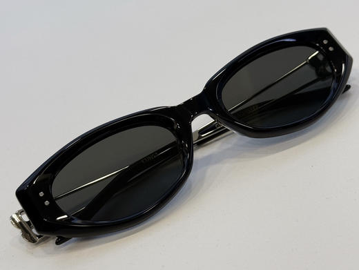 新款 Gentle Monster 2025Collection Kunst  自己备注颜色。红色。黑金色。  黑银色。 商品图7