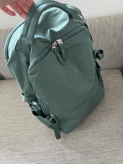 点此购买 lulu露露男女款短途旅行双肩包 sz 313748 商品图5