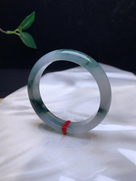 612561，54 冰飘花手镯，满圈均匀干净  油油的，特别秀气有特色，有微纹，不影响 商品图2