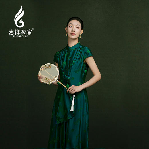 吉祥衣家新中式国风春夏新款高端气质显瘦修身女装翠叶藏蝶连衣裙 商品图3