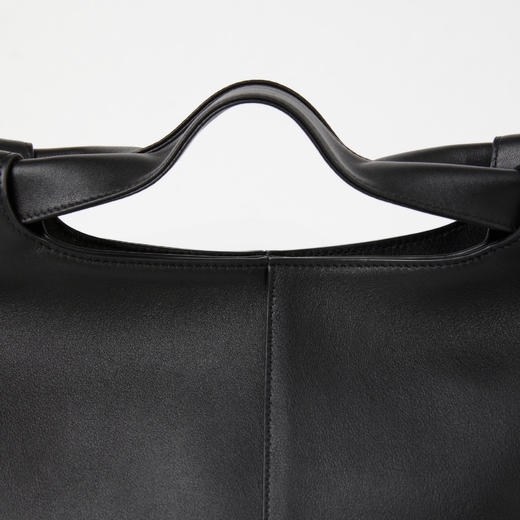 ROMI STUDIO“极简主义”全粒面头层牛皮拼羊皮手提包 RW24LP30905 商品图3