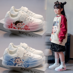 💯【2025四季款儿童高品质哪吒敖丙软底小白鞋】欢乐童年 🌸，岁愿相伴 👏✅除了良好的品质保证， 💥主打潮流设计，打造潮童新时尚，🔥还提供1个月的质保服务，请放心选购。