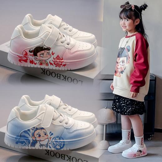 💯【2025四季款儿童高品质哪吒敖丙软底小白鞋】欢乐童年 🌸，岁愿相伴 👏✅除了良好的品质保证， 💥主打潮流设计，打造潮童新时尚，🔥还提供1个月的质保服务，请放心选购。 商品图0