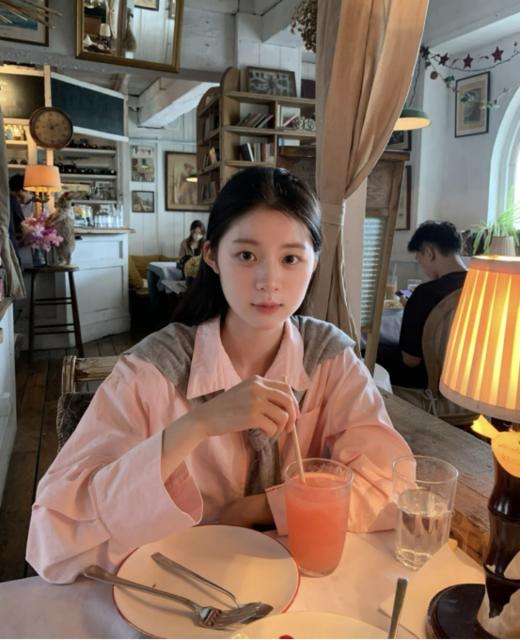 【全国包邮】减龄春日粉衬衫/开叉西装裤裙：妥妥的人间水蜜桃🍑，是春天的感觉没错了🌸棉质面料，自然又富有张力❗️ 商品图1