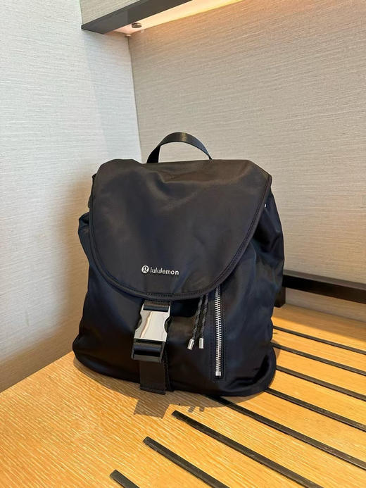 外贸原单露露抽绳水桶包  这次容量是10L 日常使用完全足够。两个色 商品图7