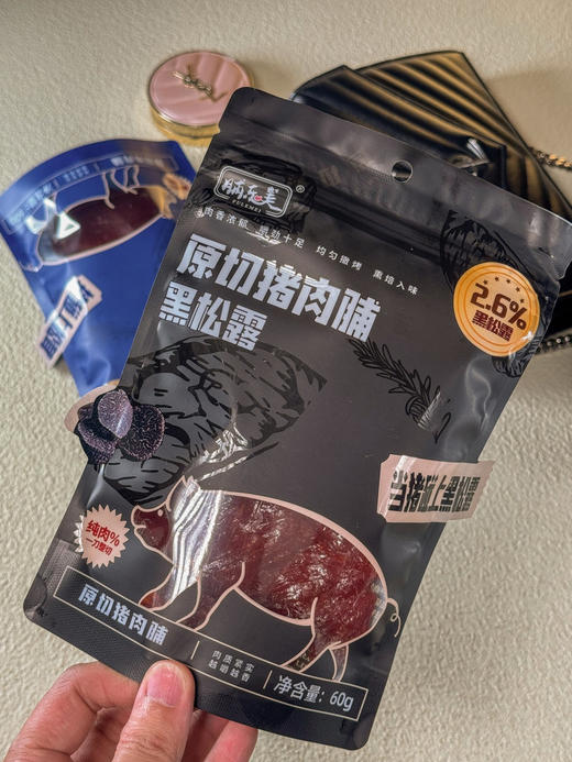 山姆撤柜同款❗️ 39.9到手4袋❗️地道闽南风味【黑松露/松茸原切大块猪肉脯】纯肉一刀整切  ✅鲜肉原切整片，拒绝冻肉，不加其他淀粉、大豆、鸡肉之类的掺杂  ✅两种口味可选：黑松露/松+优质猪肉🥩 商品图3