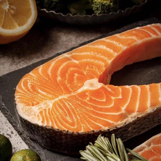 【斌哥优选】智利三文鱼排。只选肥美的鱼中段。野生三文鱼，富含omega-3等微量元素。优质不饱和脂肪，可煎、可蒸、可炒。辅食减脂餐常客。 商品图0