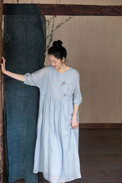 牧衣游原创 手工刺绣苎麻连衣裙清凉透薄蓝色文艺长裙 半空烟雨 商品图5