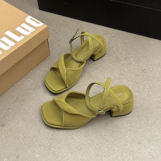 【粗跟绿色凉鞋】仙女风 夏季时尚风新款 简约百搭配裙子一字带高跟鞋女潮  商品图4