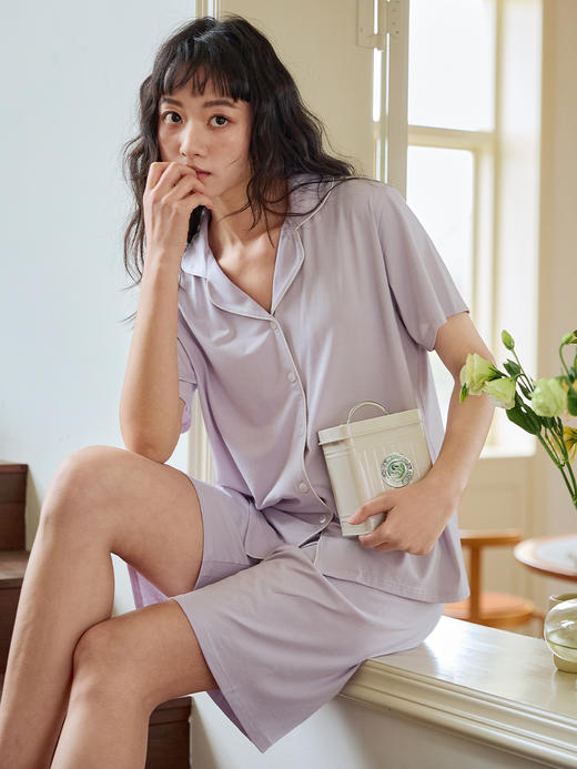 【KEMU·蚕养·夏日桑蚕丝家居服】翻领系扣睡衣套装，精选定制桑蚕丝面料，亲肤养肤，云感透气舒适！ 商品图0