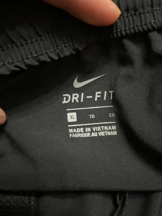 正品Nk  耐克 夏季跑步 长裤 速干运动裤
运动兼兼具 两侧裤腿带有拉链    
部分带吊牌 保真 
黑色M-2XL 商品图12