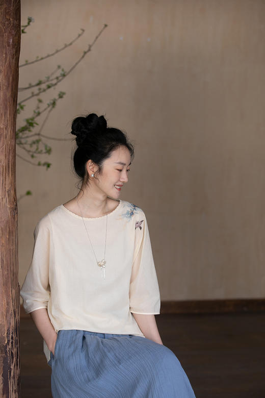 牧衣游原创 手工刺绣100支新疆棉套头衫女简约百搭圆领上衣 霁雨 商品图5