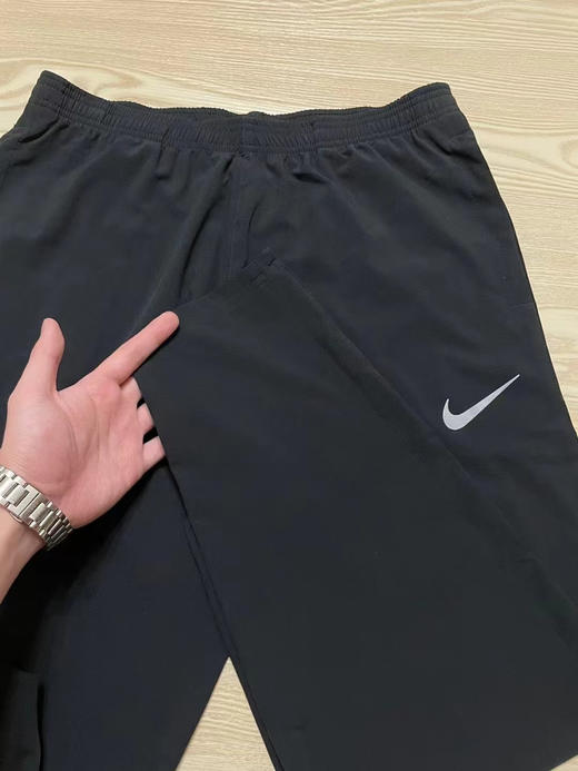 正品Nk  耐克 夏季跑步 长裤 速干运动裤
运动兼兼具 两侧裤腿带有拉链    
部分带吊牌 保真 
黑色M-2XL 商品图8