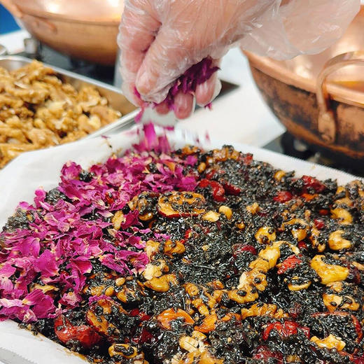 【手工阿胶糕】真驴皮的阿胶，真材实料，阿胶含量在30%，辅料新鲜采购，现做现发，无防腐剂，小火慢熬2小时！ 商品图2