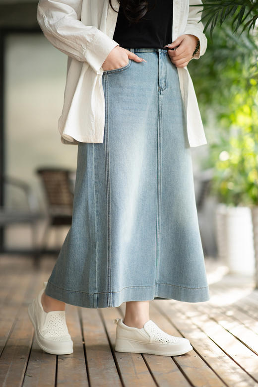 💙【弹力牛仔半裙 后开叉 自动自如】天丝+棉面料黑科技❤️，上身不闷，不勒肚子，上身板正、线条流畅！7天内发货！水洗蓝，清爽色，春季穿到秋季的半身裙，不愁搭配！ 商品图1