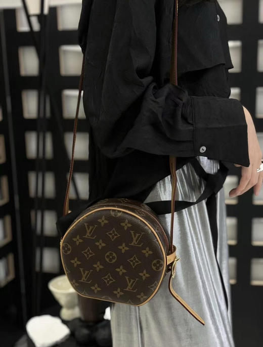 LV 软圆饼 老花拼皮 小号 斜挎包 商品图3