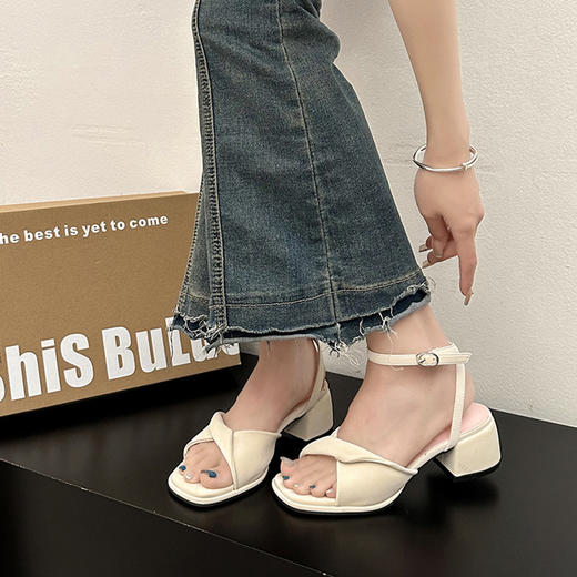 【粗跟绿色凉鞋】仙女风 夏季时尚风新款 简约百搭配裙子一字带高跟鞋女潮  商品图1