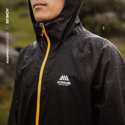 奥尼捷高端男款轻如鸿毛越野跑冲锋衣跑步运动防风防水户外专业压胶风衣/FM5203 商品图1