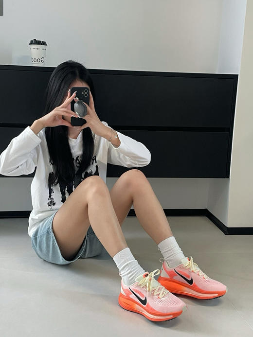 点此购买 耐克春夏季Vomero18男女款运动休闲跑鞋 98 313923 商品图6