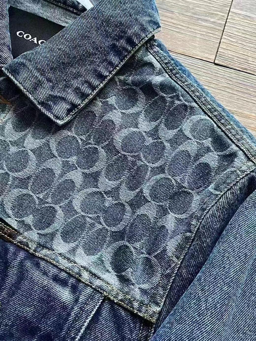 正品 Coach SS24经典纯色刺绣LOGO立领拉链夹克外套
随意对比任何细节 
牛仔蓝M L XL XXL 商品图3