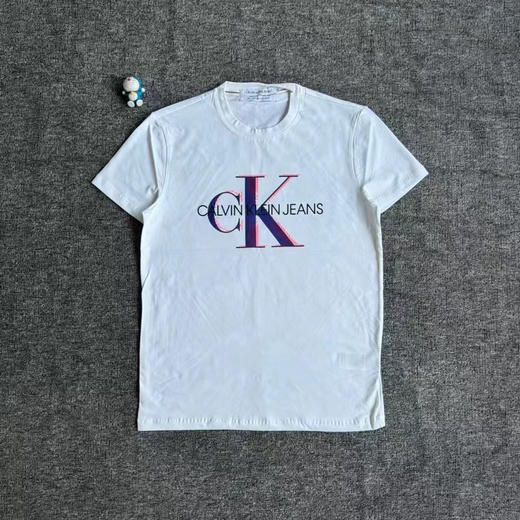 正品 CK Jeans25春夏新款 字母 短袖T恤

保真支持鉴定 部分带吊牌随机发 吊牌价690  面料好到爆炸  上身非常舒服 到手便知

黑色 白色 S M L XL 商品图3
