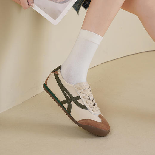 Safiya/索菲娅2025春季轻便透气休闲复古百搭拼色平底阿甘鞋SFD1112097 商品图2