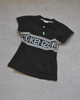 简单粗暴的 哈！女段 Kenzo 简单黑白 发泡胶印字母 V领 短袖Tee