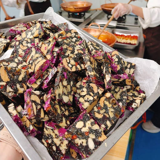 【手工阿胶糕】真驴皮的阿胶，真材实料，阿胶含量在30%，辅料新鲜采购，现做现发，无防腐剂，小火慢熬2小时！ 商品图4