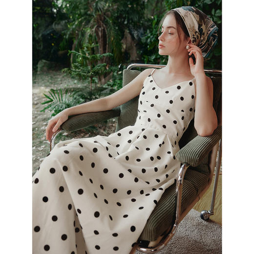 OLrain欧芮儿2025夏季新款简约气质调节肩带V领法式波点吊带裙女 商品图2