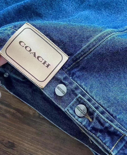 正品 Coach SS24经典纯色刺绣LOGO立领拉链夹克外套
随意对比任何细节 
牛仔蓝M L XL XXL 商品图5