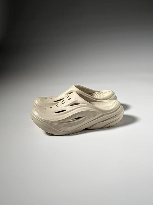 越南原单正品 Hoka One One夏奥拉Mule户外缓震拖鞋。两个色,简易包装。
尺码：M7（39-40）/M8（41-42）/M9（42-43）/M10（43-44）/M11（45-46） 商品图9