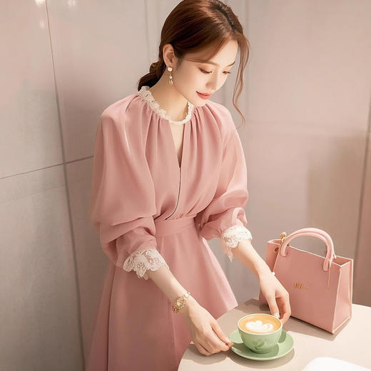 韩系蕾丝花边连衣裙海边度假2025年春季新款流行女装多巴胺裙子 商品图1